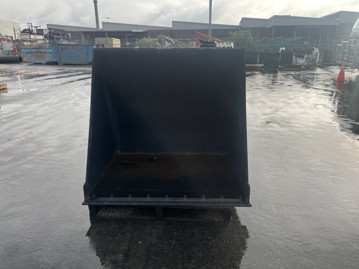 1370mm Wide Kibble BucketCAT 908 atlasheavyengineering AU